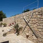 فيلة Areti-elena Oxomeria *
