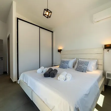 Areti-elena Oxomeria Villa *